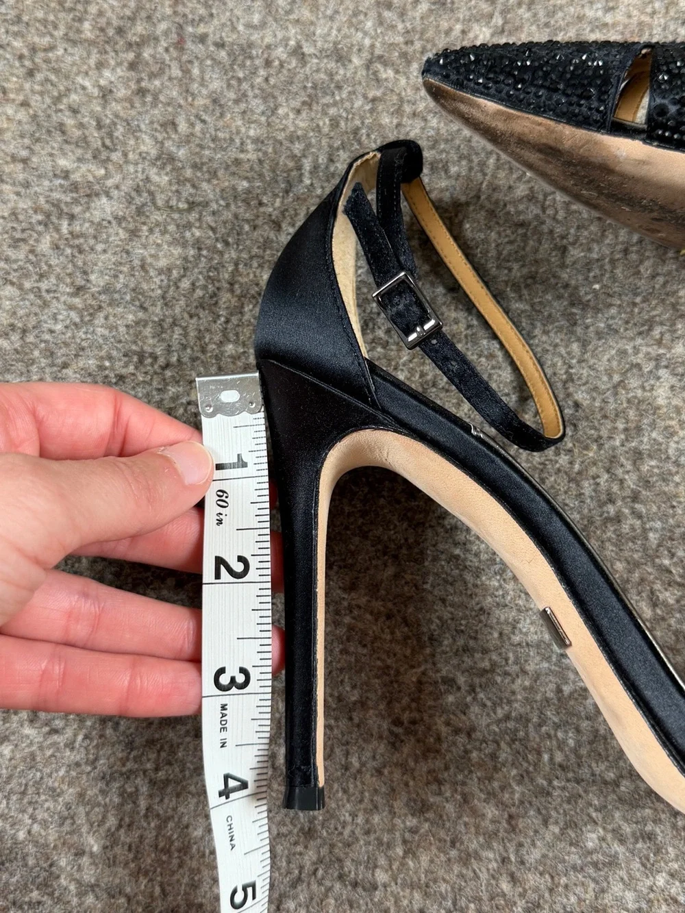 Badgley Mischka Black‎ Satin Rhinestone Pointy Toe Ankle Strap Heels Women’s 7